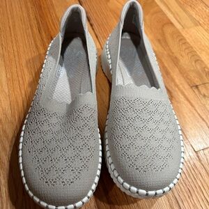 Final sale- NWT- Skechers Wilshire Blvd slip on - Taupe size 8